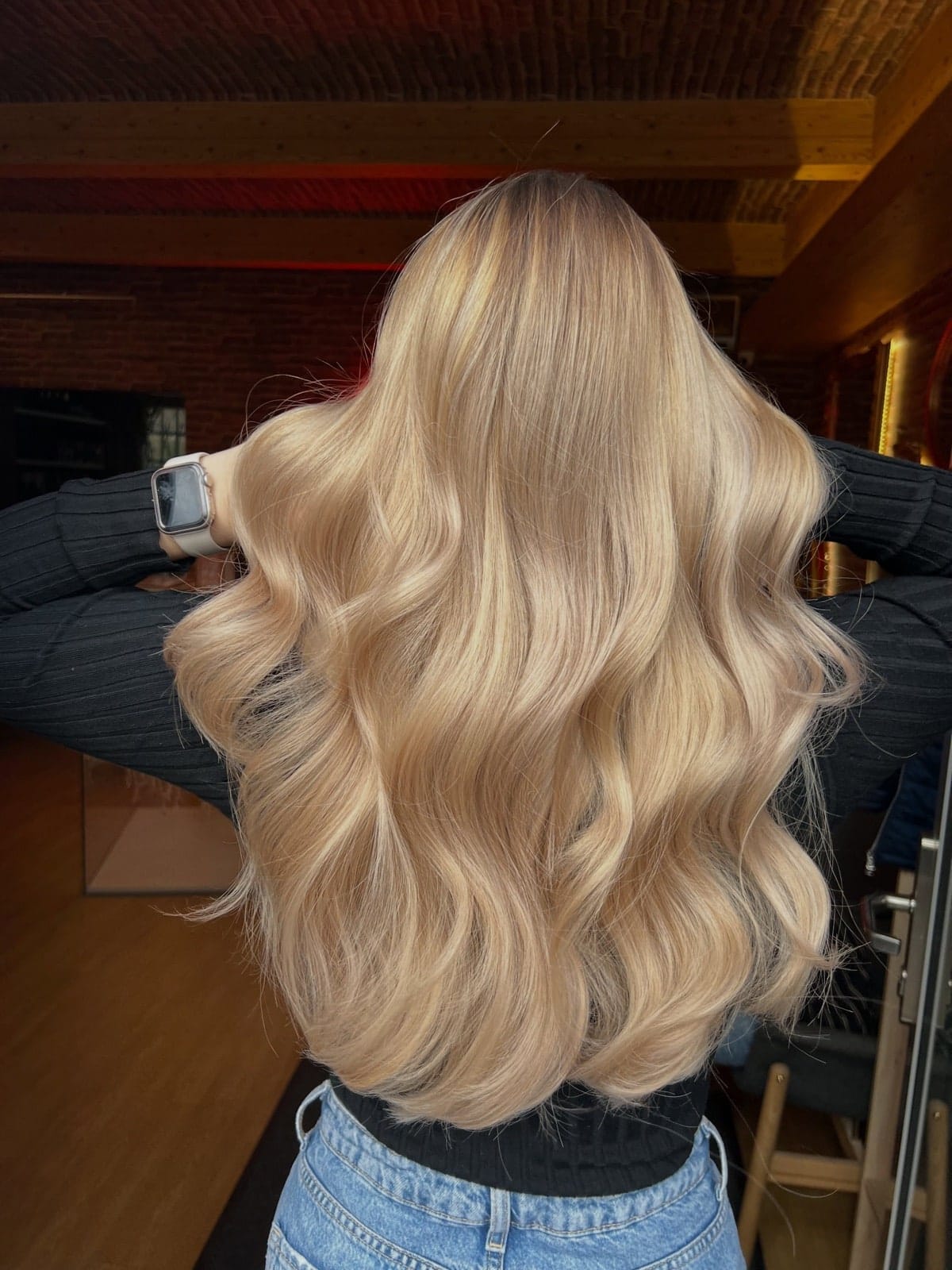 Dlouhá zvlněná blond